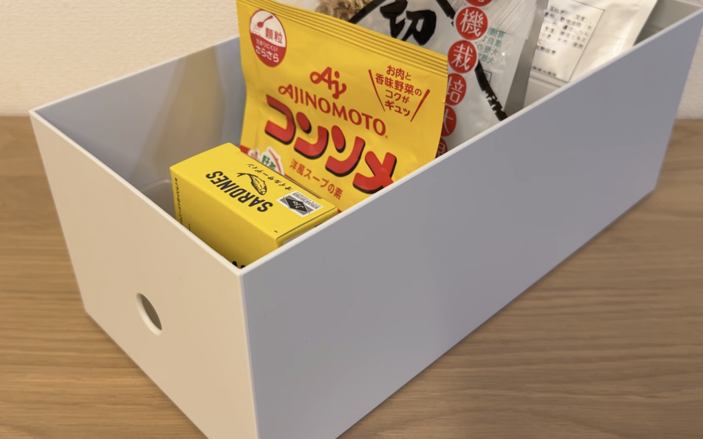 袋入りの調味料や食品ストックを収納