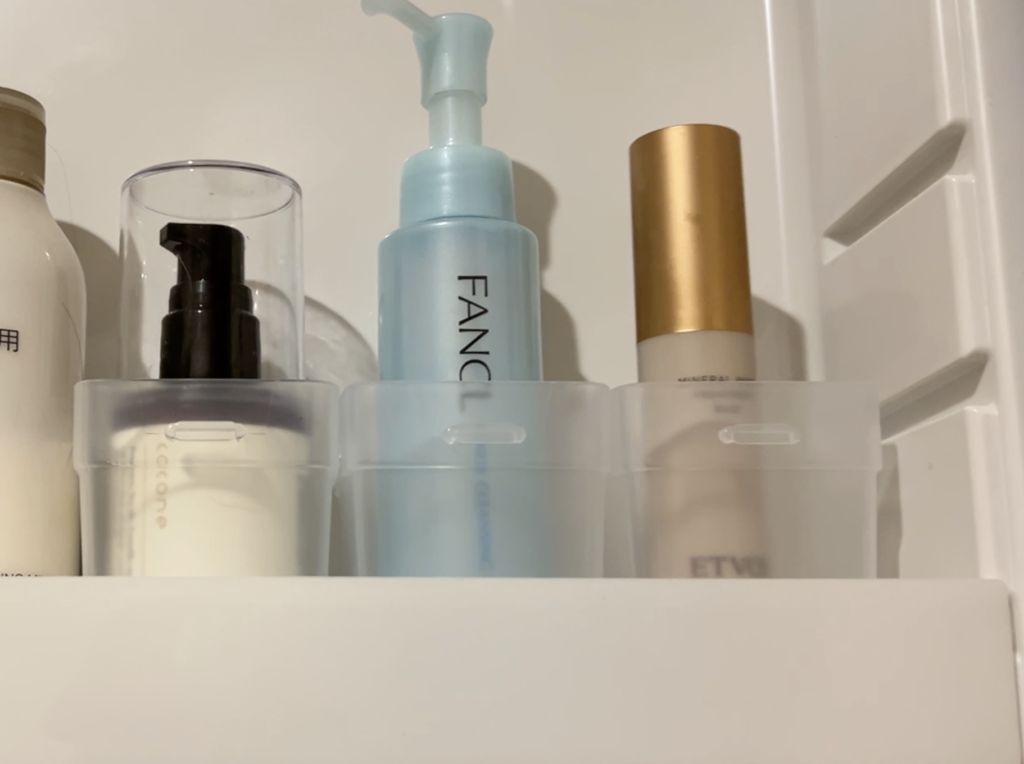 ボトルが倒れるのを防止してくれる